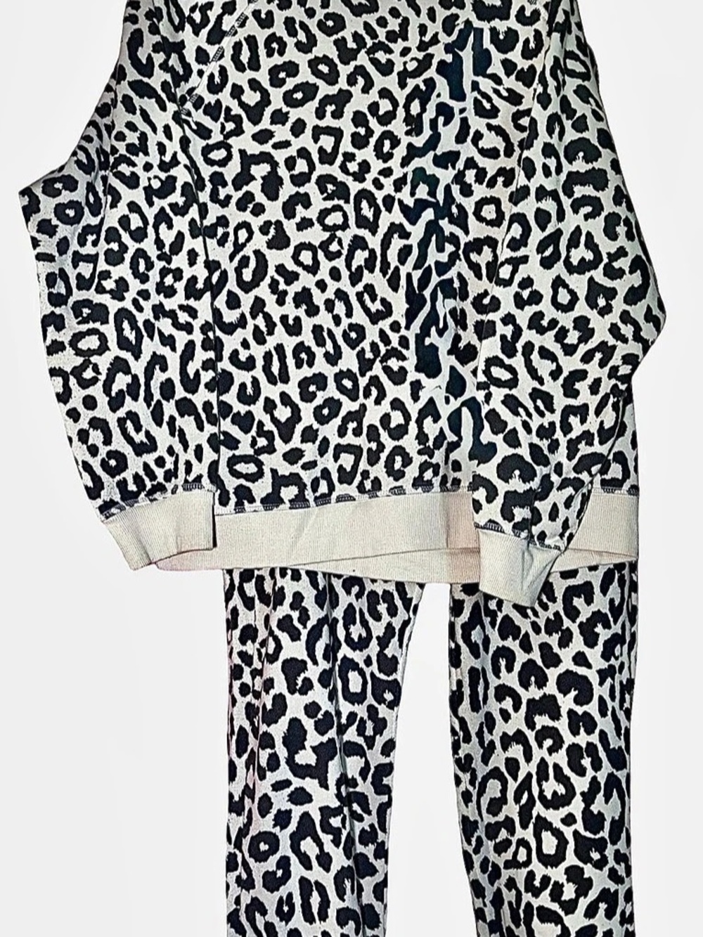 Grayson Threads Leopard Print Sweats Lounge Set. Size XXL. No flaws. Like New.
